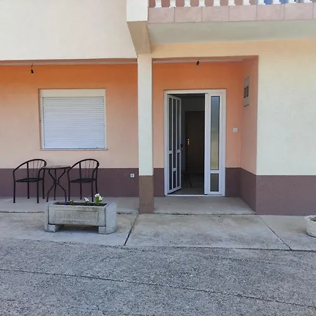 Apartment Sanjo شقة *
