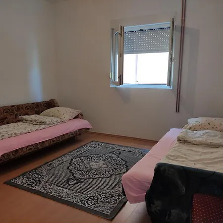 Apartment Sanjo شقة